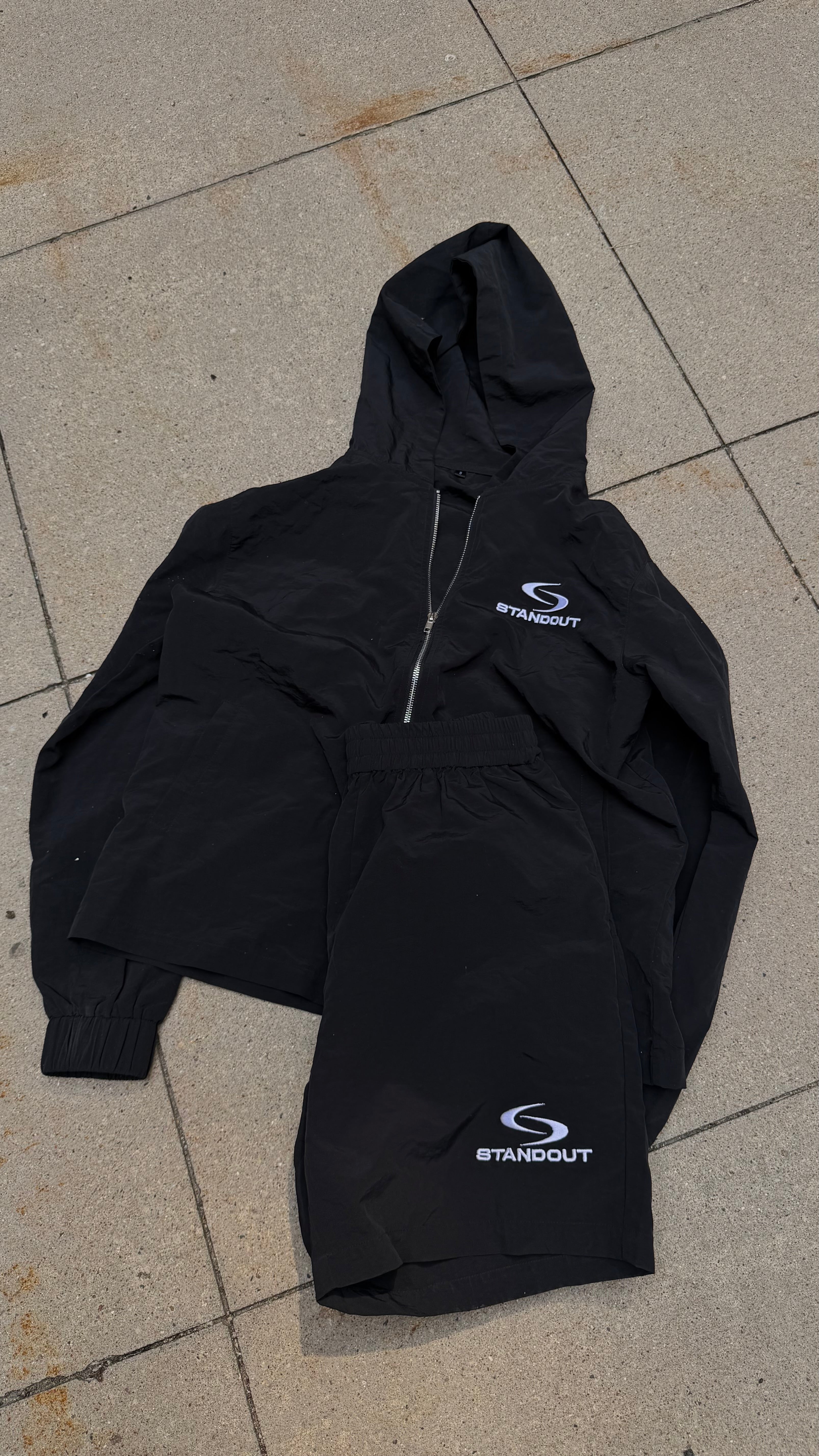 Black ESSENTIAL set